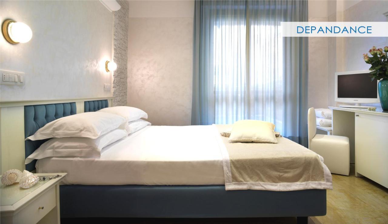 Hotel Feldberg Riccione Exterior photo